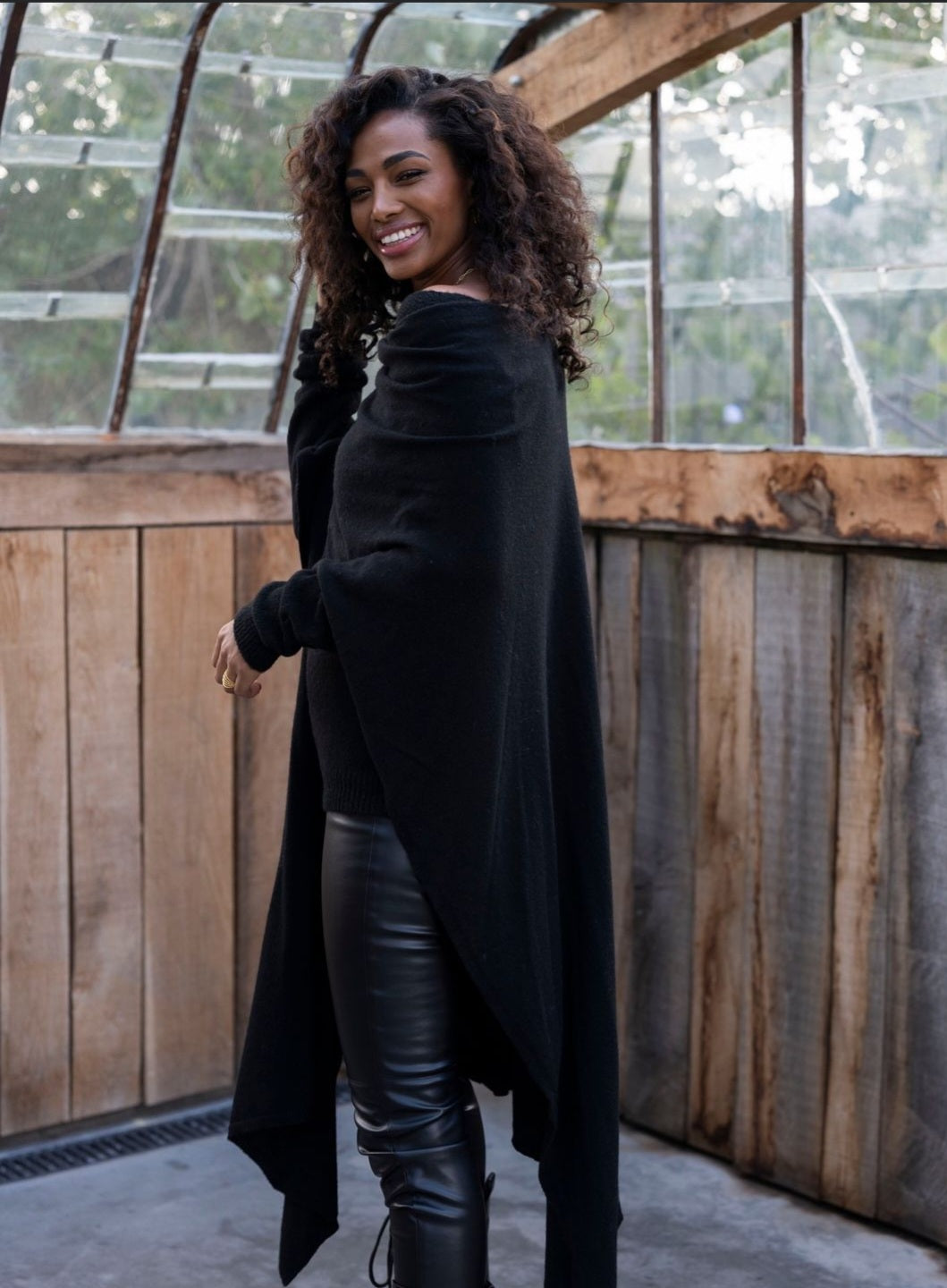 Joy cape Black